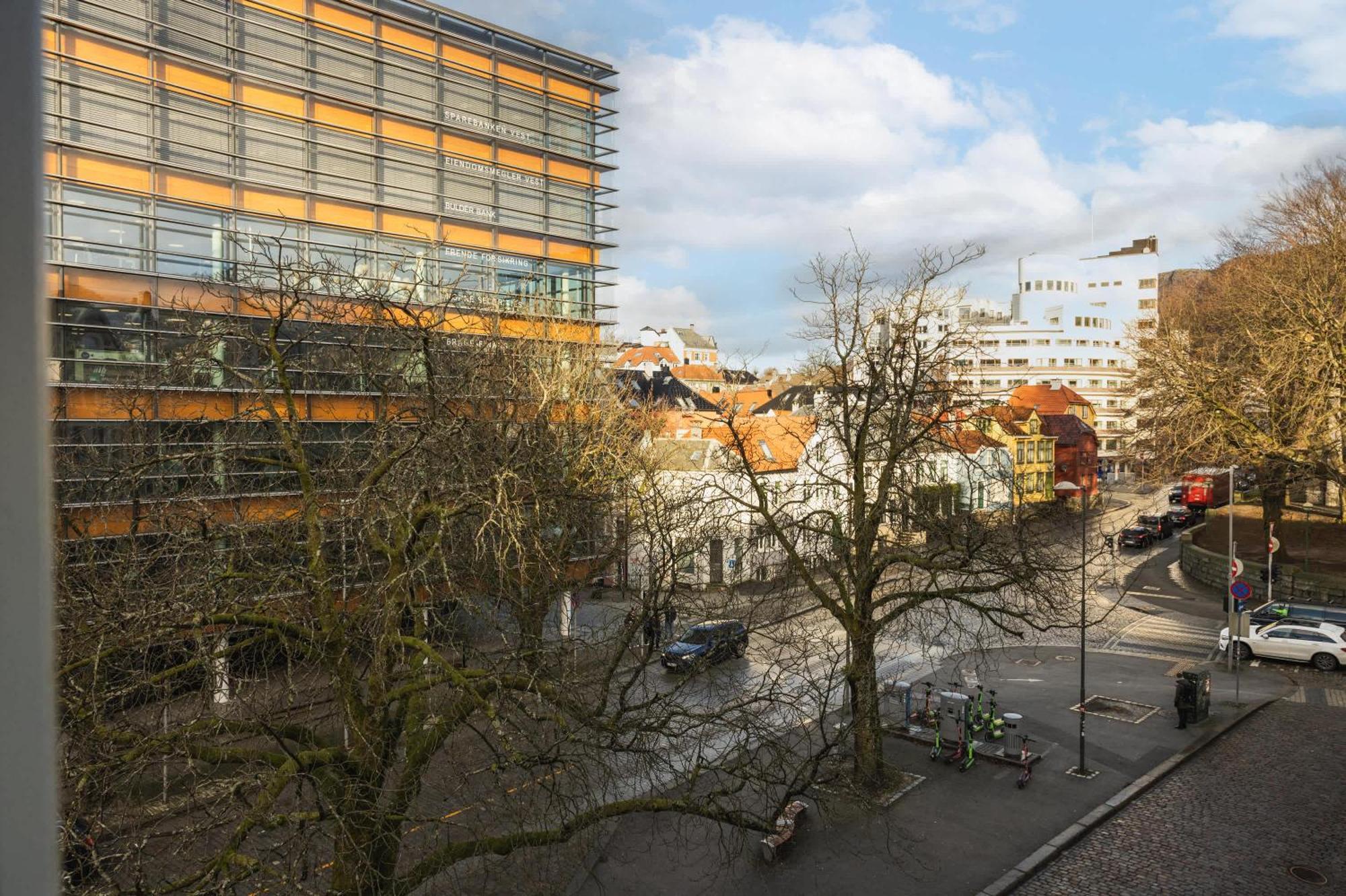 Heimby Homes - Four Bedroom Free Wifi Apartment *