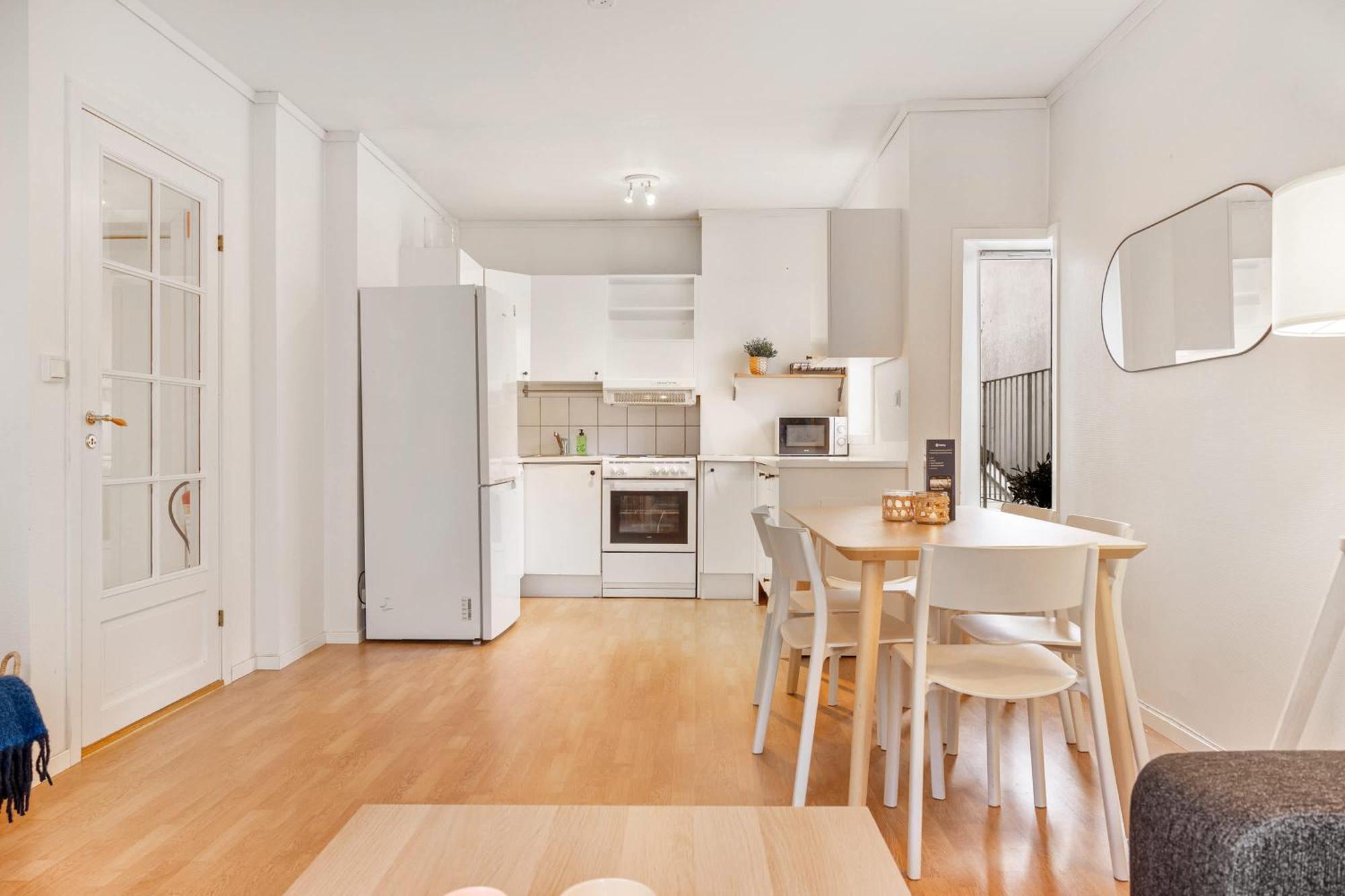 Heimby Homes - Four Bedroom Free Wifi Apartment